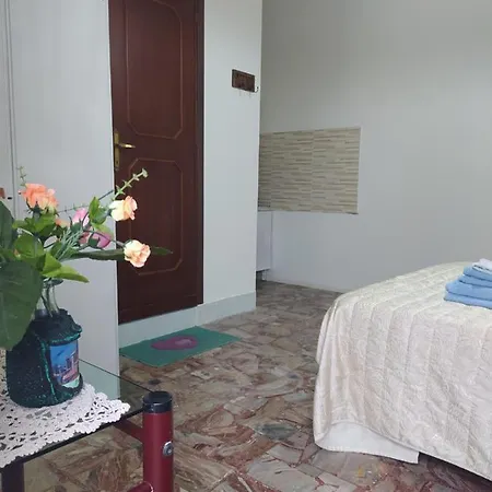 Sabrina Oda ve Kahvaltı 3*